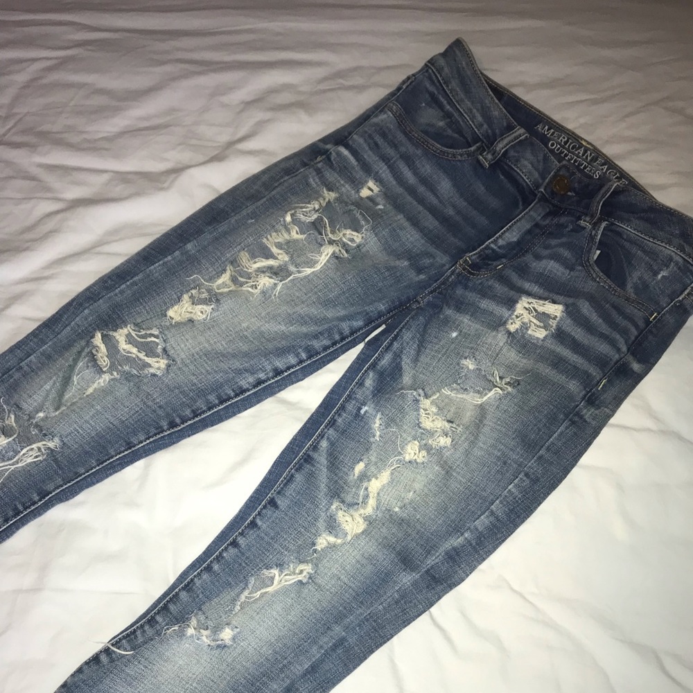 AMERICAN EAGLE Mid-Rise, Ripped Jeans
